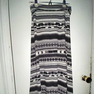 Black patterned maxi skirt